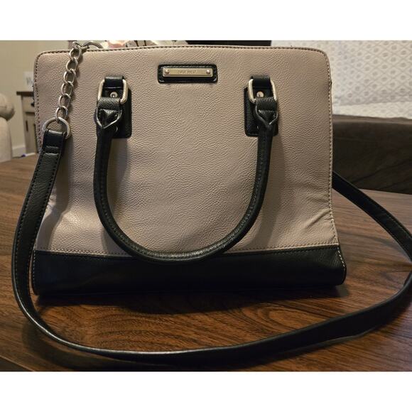 Nine West Handbags - Nine West Shoulder Bag